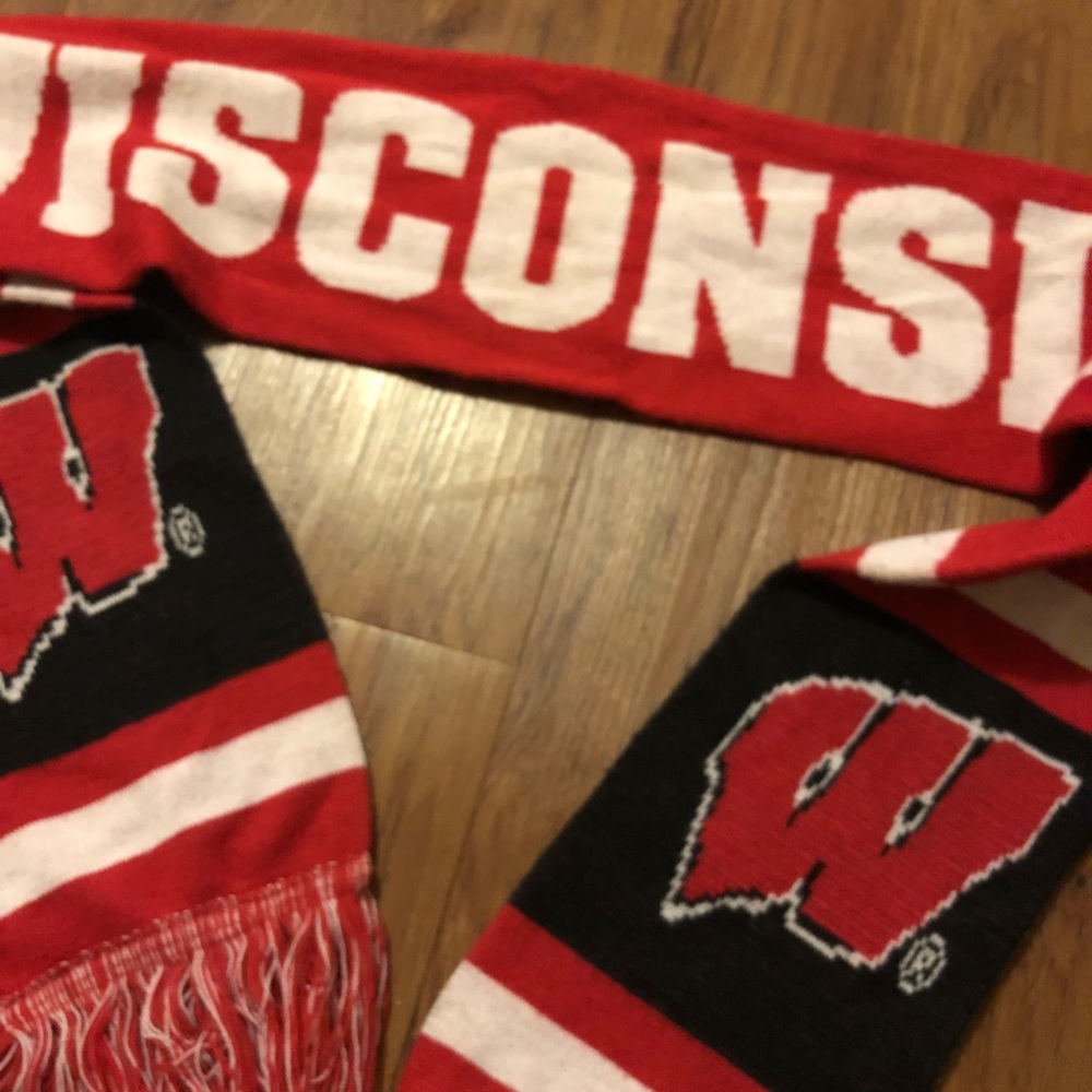 Wisconsin  long scarf 🧣